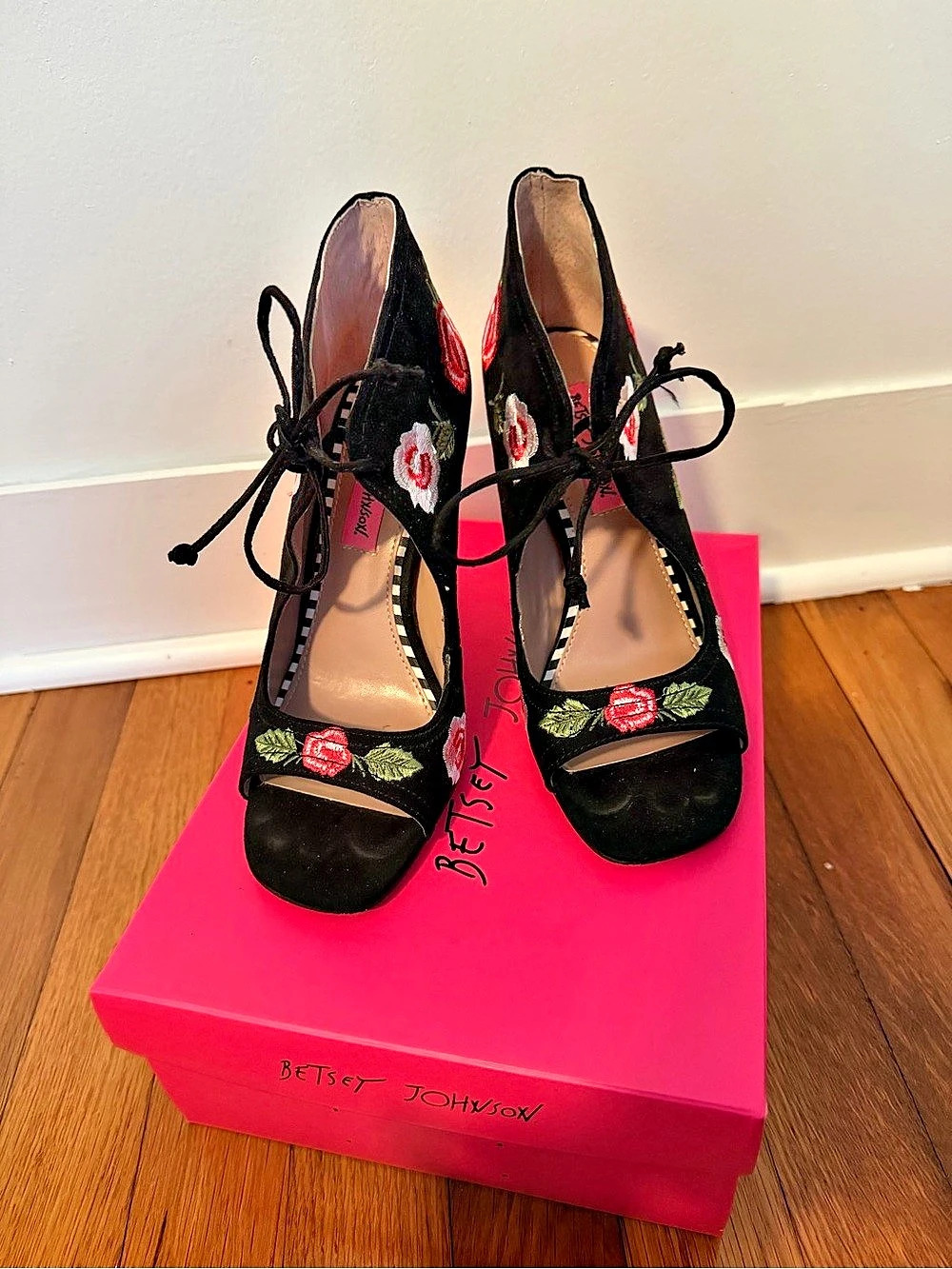 Betsey Johnson Caroline Floral Heels in Black & Red US 7
